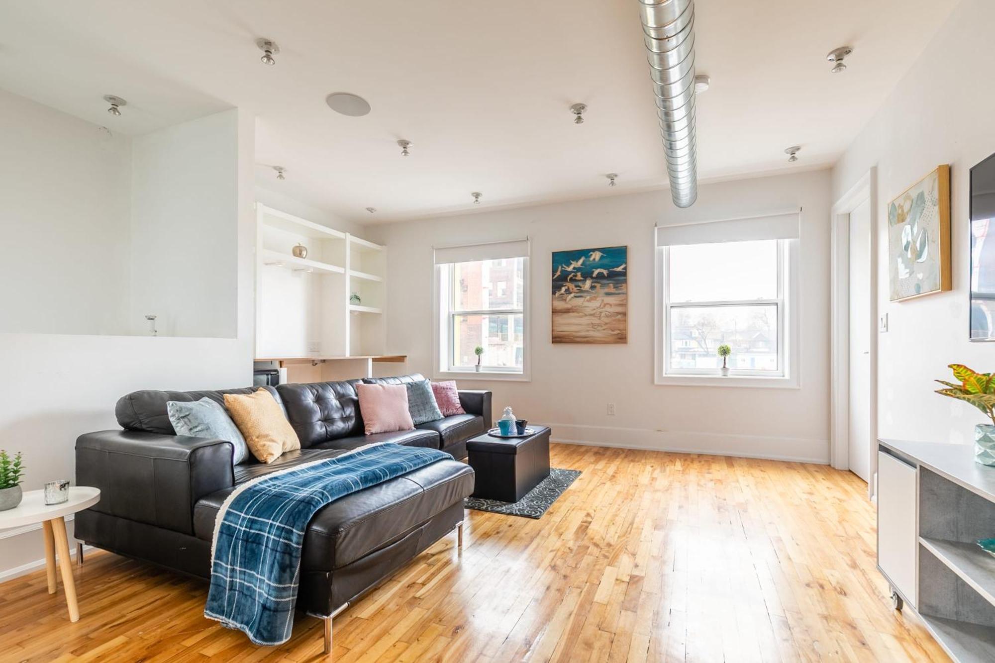 Modern 2 Bedroom Condo - Heart Of Leslieville Toronto Exteriér fotografie